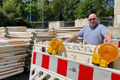 Sascha Luther ist einer von drei Inhabern der Firma Verkehrstechnik Erzgebirge mit Sitz in Beierfeld und zugleich der Mann fürs operative Geschäft.