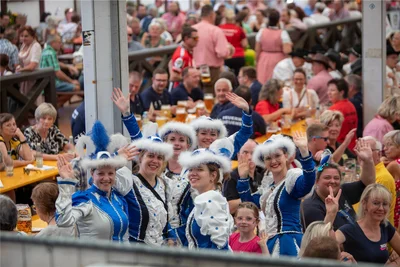 Zahme Festbierstimmung: Servus!