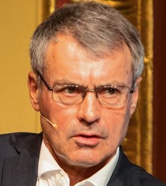 Uwe Drechsel - Der Beigeordnete muss ins Jobcenter wechseln, doch er will Vize-Landrat bleiben.