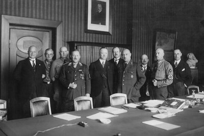 Kabinettssitzung des nationalen Ministeriums Sachsen (mit Reichsstatthalter und Gauleiter Martin Mutschmann, 5. v. links).