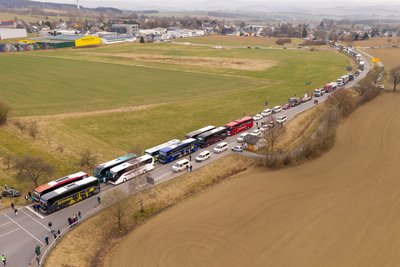 Der Fahrzeugkonvoi an der Heinzebank.