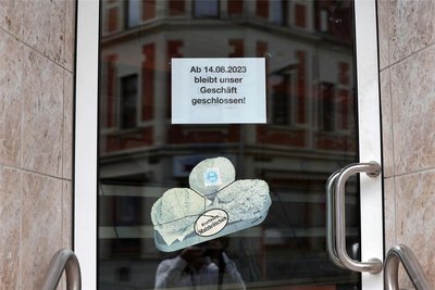 Das Licht ist aus, die Tür verschlossen. Ein Hinweisschild und ein paar persönliche Zeilen im sozialen Netzwerk informiert die jahrelange Kundschaft.