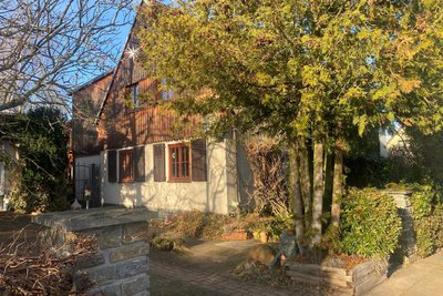 Das Haus in der Hohen Straße 50 hat Katja Anders schon mit 18 vom Urgroßvater übernommen.