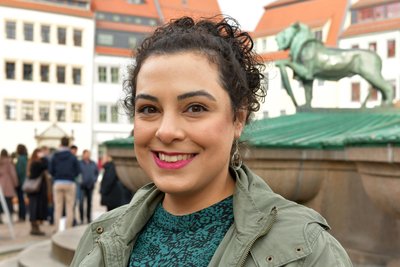 Mina Gharehzadehshirazi (33) hat einen Masterabschluss in Nanotechnologie.