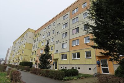 Den Abriss des Plattenbaus Ernst-Busch-Straße 15 bis 19 auf dem Kranzberg plant die Wohnungsgenossenschaft für 2026/27.