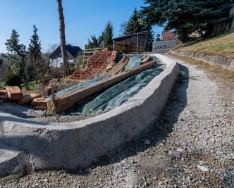 Für die Gemeinde Wechselburg ist der Haushaltsplan für dieses Jahr vorgestellt worden. Eingeplant ist auch Geld zur Reparatur einer abgerutschten Straße in Göhren, zunächst setzt man 400.000 Euro an. Doch woher die Summe kommt und wie viel die Kommune selbst stemmen muss, steht noch nicht fest. 