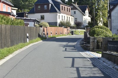 Mit breiten Fahrzeugen wird es in Ortsdurchfahrten wie in Schönlind problematisch.
