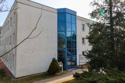 In diesem Gebäude waren unbegleitete minderjährige Asylbewerber (Uma) untergebracht. Der Landkreis hat das Heim unterdessen geschlossen und die Jugendlichen auf andere Einrichtungen im Erzgebirge verteilt.