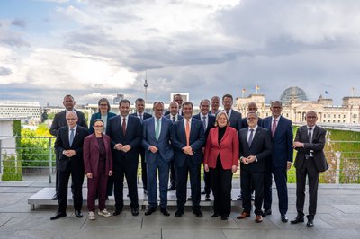 Es habe Einigkeit geherrscht, dass der Wirtschaftsstandort Deutschland vor großen Herausforderungen stehe, hieß es.