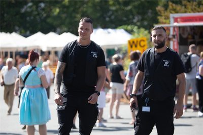 Die Security war mit 19 Mitarbeitern vor Ort. Eine der Hauptbeschäftigungen: Taschenkontrollen.