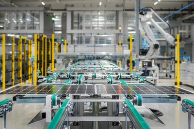 Heckert Solar stellt Solar-Module in Chemnitz her. Wegen subventionierter Billig-Importe aus China hat das Unternehmen Wettbewerbsnachteile.