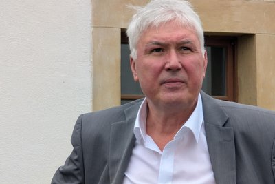 Prof. Dr. Dirk C. Meyer, wissenschaftlicher Sprecher des ZeHS, befürwortet Kunstobjekte wie Ausstellungen auf dem Gelände.