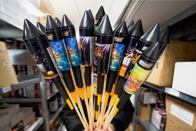 Feuerwerk aus Freiberg hat sich immer gut verkauft. Doch zum Jahreswechsel 2020/21 wie auch in diesem Jahr fiel das Geschäft aufgrund der Coronaschutzregeln ins Wasser. 