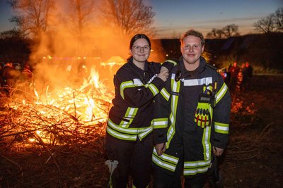 Juliane Halser und Maximilian Büttner, stellv. Jugendwart der Wehr in Memmendorf.