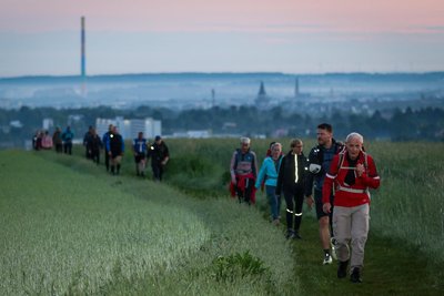 63 Kilometer lagen vor den Wanderern. Die Route führte von Chemnitz über Burkhardtsdorf, Elterlein und Markersbach bis hoch zum Fichtelberg.