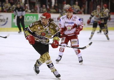 Patrick Pohl im Camouflage-Trikot.