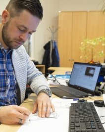 Coronatests am Arbeitsplatz zählen bei der Firma IMM zum Alltag, und das wird vorerst so bleiben. 