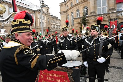 Nach der Parade kamen alle Vereine zu einem Abschlusskonzert auf dem Theaterplatz zusammen.