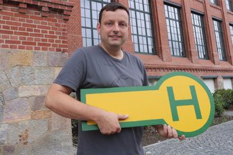 625-Jahr-Feier in Flöha: So fährt der historische Ikarus-Bus durch die Stadtgeschichte - Einmal Alte Baumwolle und zurück! Aiko Rehwagen begleitet zum Jubiläum die Stadtrundfahrten mit dem Ikarus-Bus.