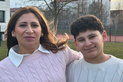 Ali und seine Mutter Erna Atani in Freiberg. Bei ihr und in der Familie erhält der 15-Jährige Unterstützung für seine Tanzleidenschaft.