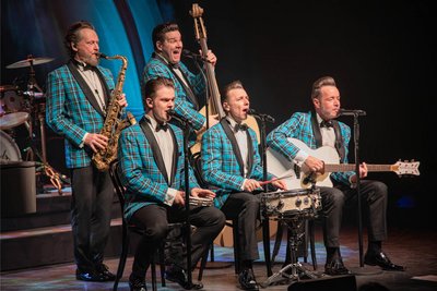 Die Firebirds mit Henning Plankl, Roy J. Martin, Konrad Schöpe, Guido Gentzel und Krusdy van Friday (von links) spielten im König-Albert-Theater ein stimmungsvolles Konzert.