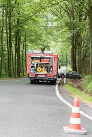 Die Freiwilligen Feuerwehren Neukirchen und Hirschfeld sicherten die Unfallstelle. 