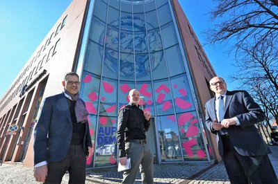 Christoph Dittrich, Stefan Schmidtke und Sven Schulze (von links) haben am Dienstag das Büro der Kulturhauptstadt GmbH eröffnet. 