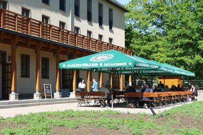 So sieht das Haus mit Biergarten heute aus.
