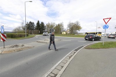 Der Kreisverkehr an der Schöpsdrehe in Plauen ist ein Nadelöhr - am Montag soll er blockiert werden.