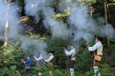 Statt Feuerwerk gab es zum Abschluss in Seiffen Salutschüsse des Schützenvereins Schwartenberg.