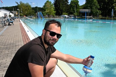 Marcel Bierlink hat im Freibad Rochlitz 18 Grad Wassertemperatur gemessen.