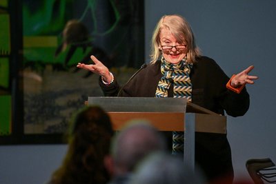 Die Laudatio hielt Ulrike Brummert.