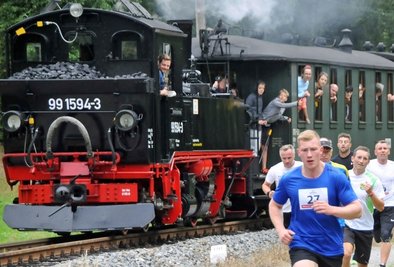 Bei der dritten Auflage vor drei Jahren nahmen 122 Teilnehmer die sieben Kilometer lange Strecke in Angriff, um sich mit der Schmalspurbahn zu messen. 