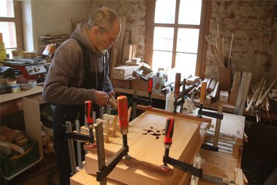 Hier entsteht ein neues Monochord in der Werkstatt von Michael Zinnen.