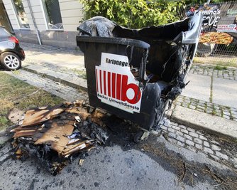 Unter anderem an der Matthesstraße war in der Nacht zu Dienstag eine Mülltonne in Flammen aufgegangen.