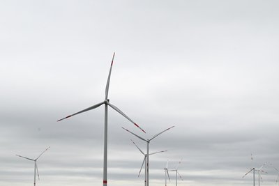 Wenn Wind und Sonne ausbleiben, wird es schwer mit der Stromproduktion aus Erneuerbaren Energien. Wie derzeit.