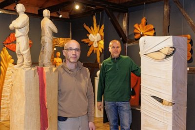 Ronny Tschierske (links) und Friedhelm Schelter in der neuen Exponart-Verkaufsausstellung in Frohnau. Zu finden ist sie in unmittelbarer Nachbarschaft des Frohnauer Hammers und des Erzgebirgshauses. 