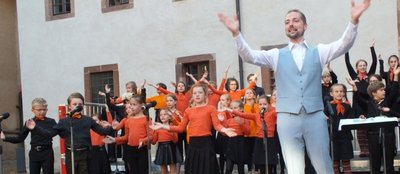 Der MDR-Kinderchor unter der Leitung von Alexander Schmitt sowie die Moderatorin Valerie Habicht Geels begeisterten das Publikum. 