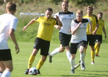 Wollen sich beim Spitzenreiter nicht verstecken: Die BSC-Männer um Meik Mehner (M.), hier zum Saisonauftakt in Freital. 