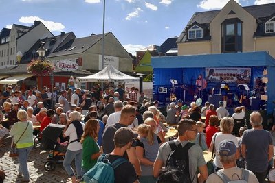 Tausende Besucher waren zur Premiere gekommen.