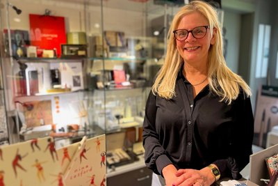 Anke Krause führt das Geschäft Schreibwaren Steyer am Obermarkt in Freiberg.