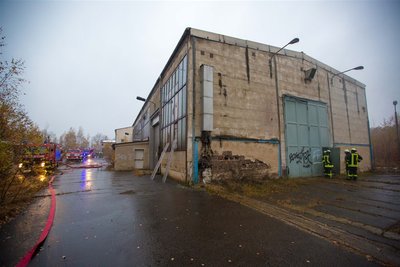 Feuerwehreinsatz an einer leerstehenden Fabrik in Freiberg