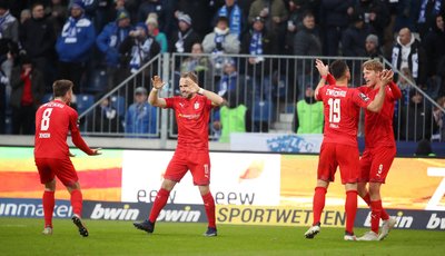 Nach dem Tor von Viteritti jubeln die Zwickauer über den Ausgleich.