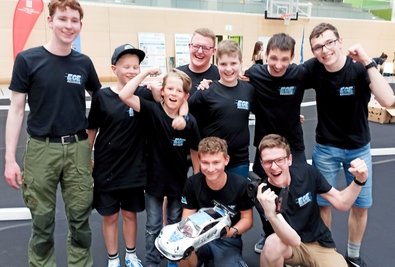 Die Mannschaft der EGE nach dem klaren Sieg. 17 Runden trennten den "HydroFoxRacer" am Ende von der Konkurrenz. 