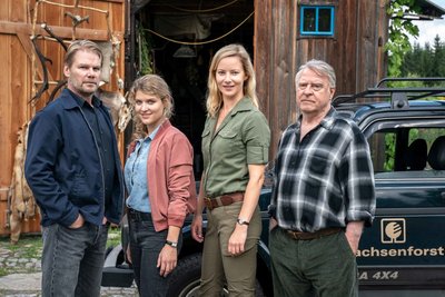 Für den vierten Erzgebirgskrimi stehen Robert Winkler (Kai Scheve), Karina Szabo (Lara Mandoki), Saskia Bergelt (Teresa Weißbach), Georg Bergelt (Andreas Schmidt-Schaller) vor der Kamera.