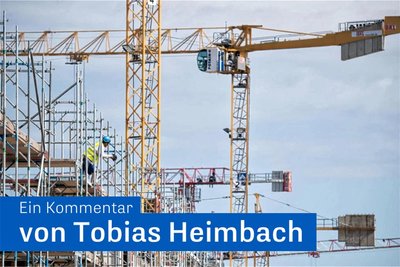 Mehrfamilienhäuser werden in einem Neubaugebiet in Niedersachsen gebaut.