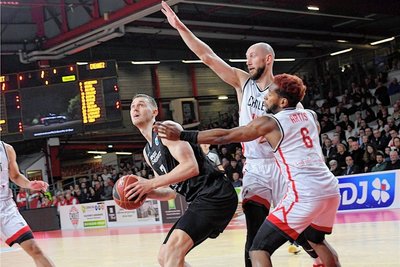 Stark gekämpft und doch verloren: Kapitän Jonas Richter und seine Niners Chemnitz hielten in Cholet gut mit, den Sieg aber nicht fest. 