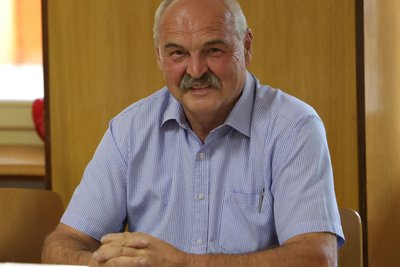 Gemeinderat Joachim Schuricht verweist auf die Nähe zur Milchviehanlage.