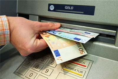 Wer in Hutholz lebt und Bargeld braucht, wird nicht leicht fündig. Es gibt aber Ideen, wie sich die Situation verbessern könnte.