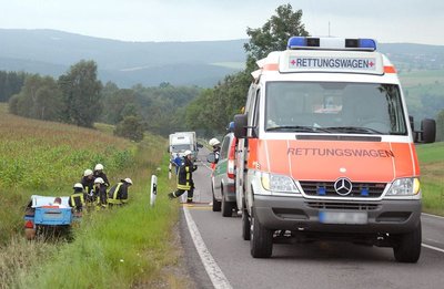 Zwei Senioren sind am Montag auf der B 101 zwischen Forchheim und Pockau in Höhe der "Blauen Taube" verunglückt.